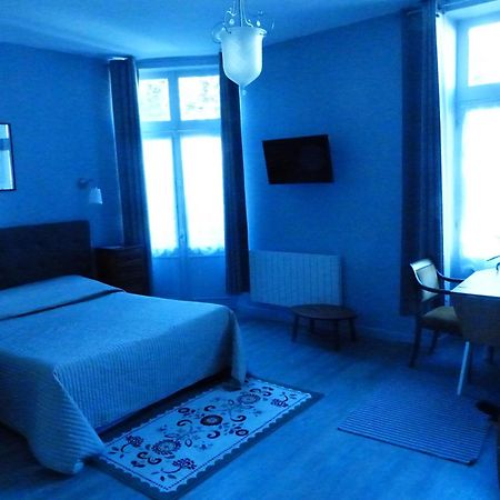 Hotel Des Thermes Bourbon-lʼArchambault Екстериор снимка