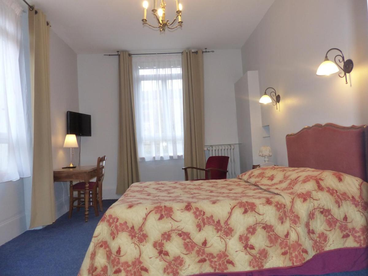 Hotel Des Thermes Bourbon-lʼArchambault Екстериор снимка