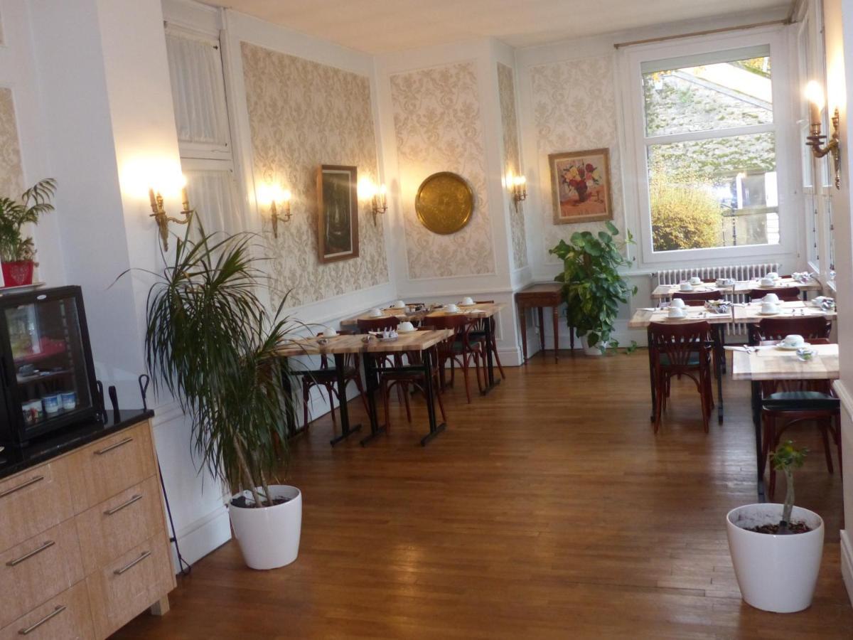 Hotel Des Thermes Bourbon-lʼArchambault Екстериор снимка