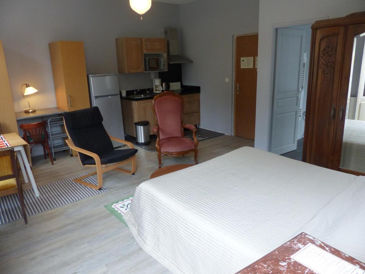 Hotel Des Thermes Bourbon-lʼArchambault Екстериор снимка