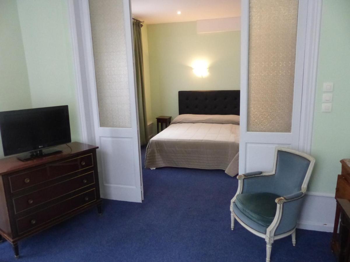 Hotel Des Thermes Bourbon-lʼArchambault Екстериор снимка
