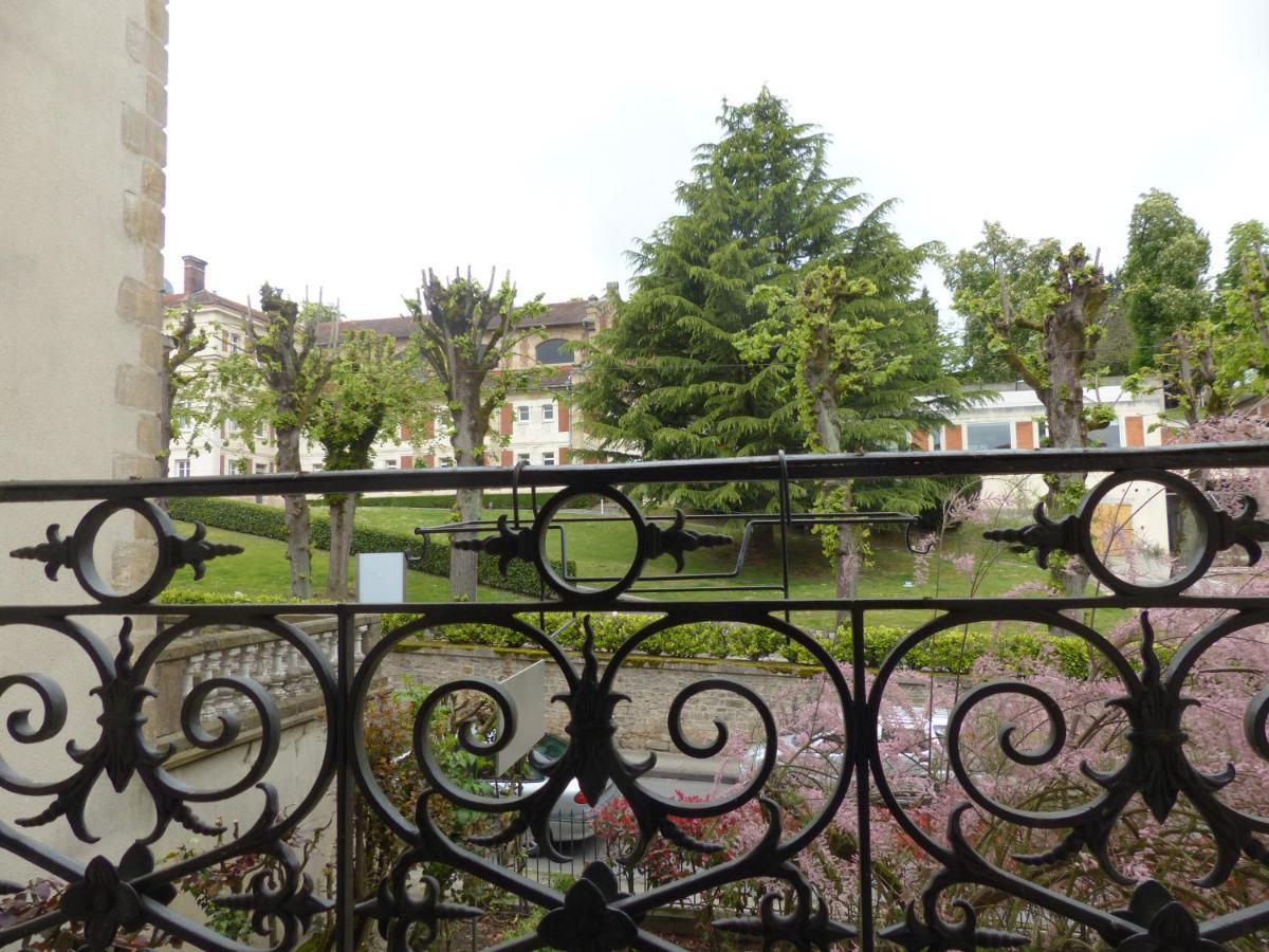Hotel Des Thermes Bourbon-lʼArchambault Екстериор снимка