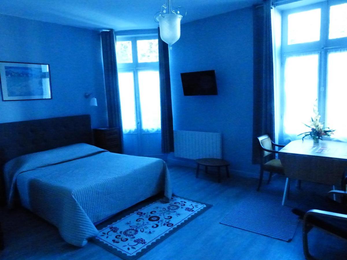 Hotel Des Thermes Bourbon-lʼArchambault Екстериор снимка