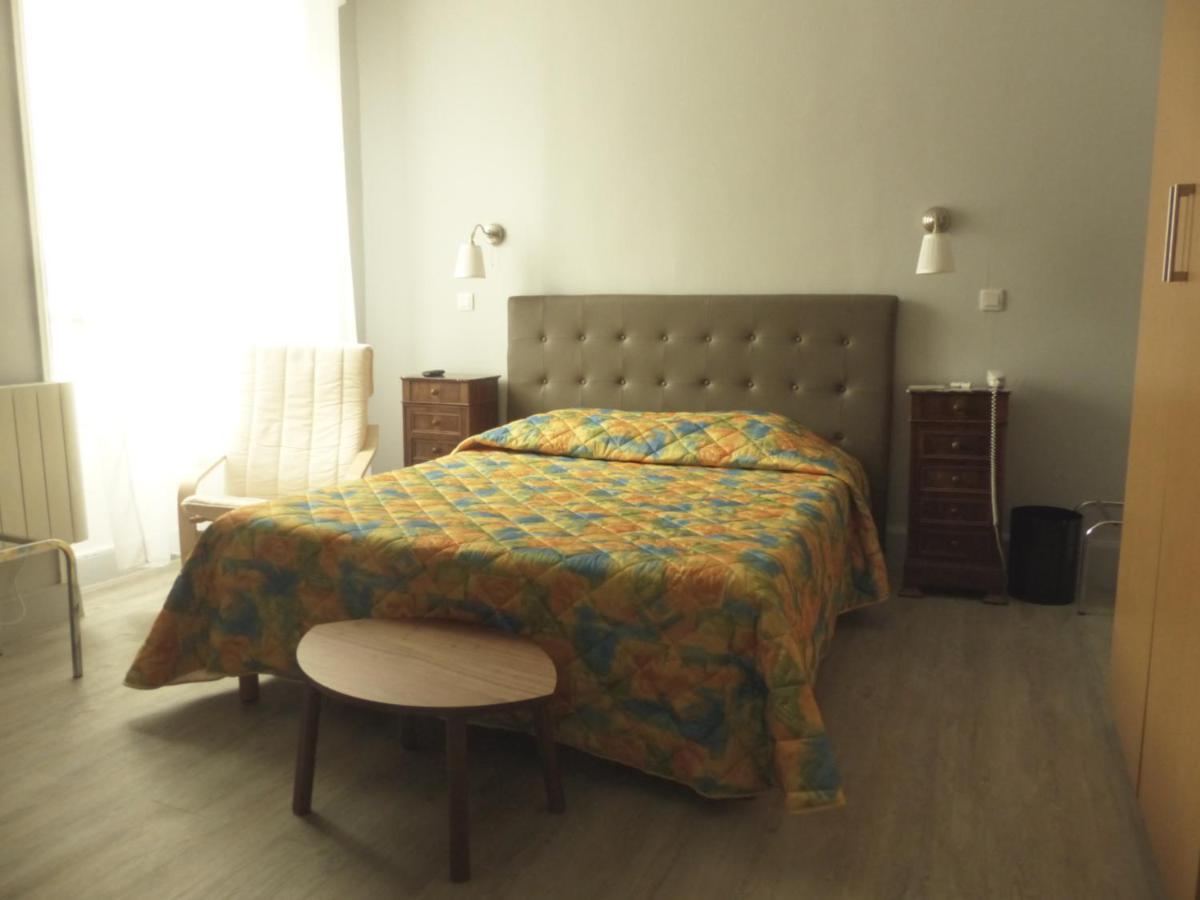 Hotel Des Thermes Bourbon-lʼArchambault Екстериор снимка