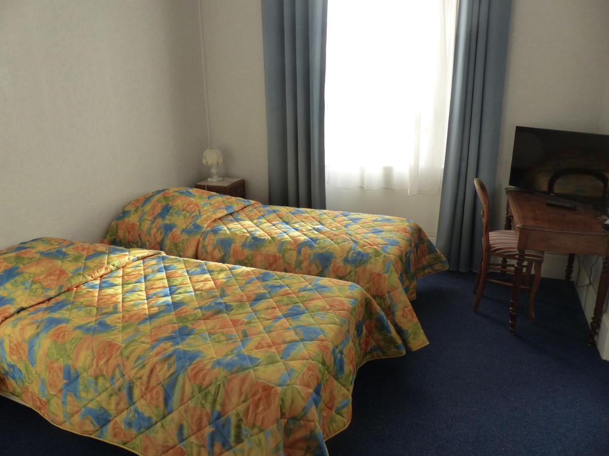 Hotel Des Thermes Bourbon-lʼArchambault Екстериор снимка