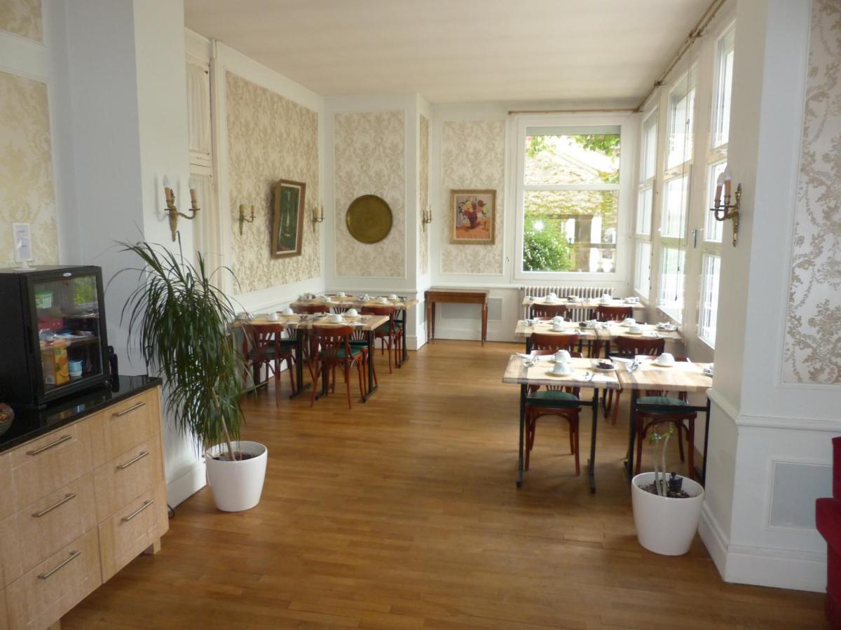 Hotel Des Thermes Bourbon-lʼArchambault Екстериор снимка