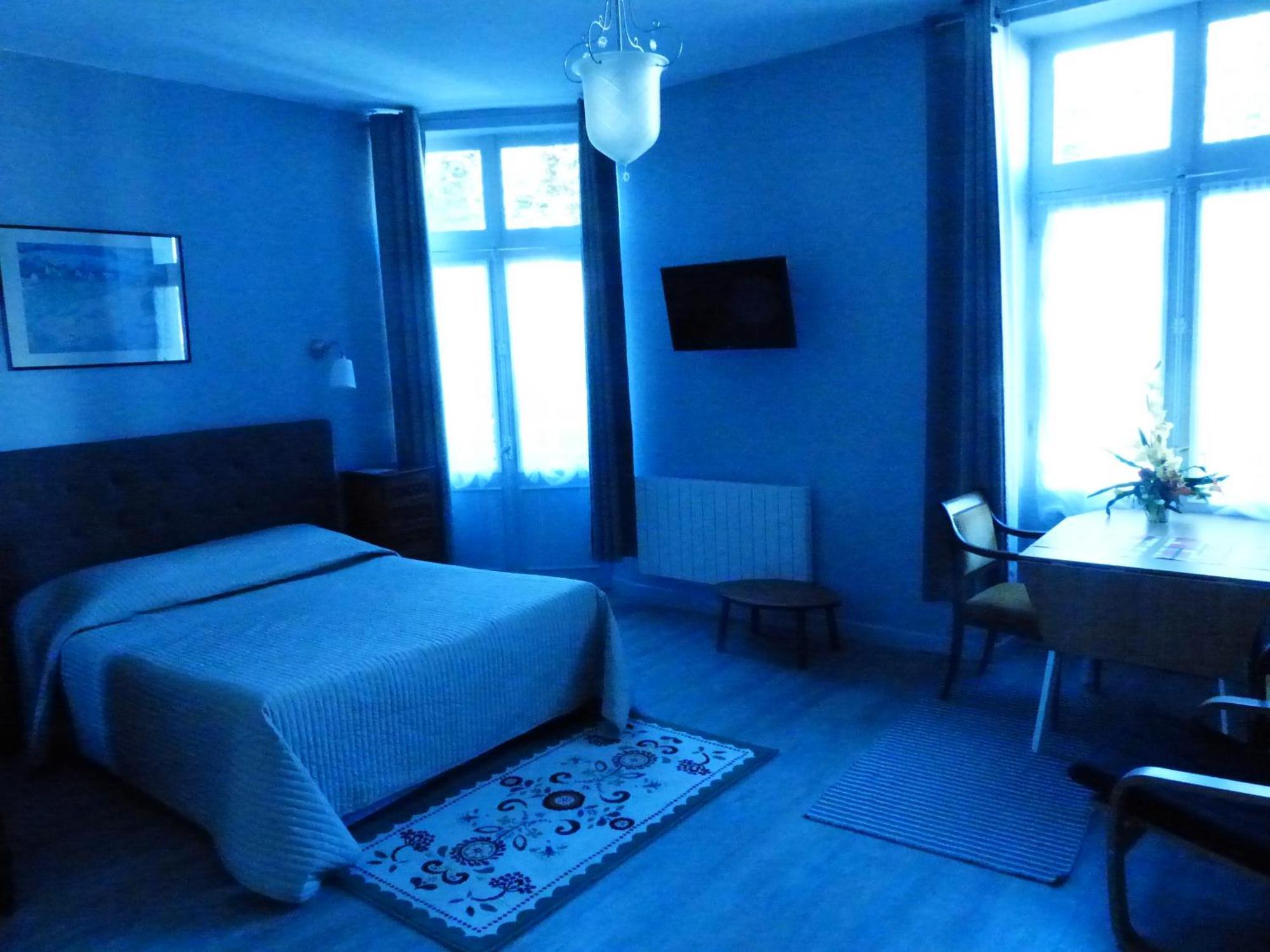 Hotel Des Thermes Bourbon-lʼArchambault Екстериор снимка